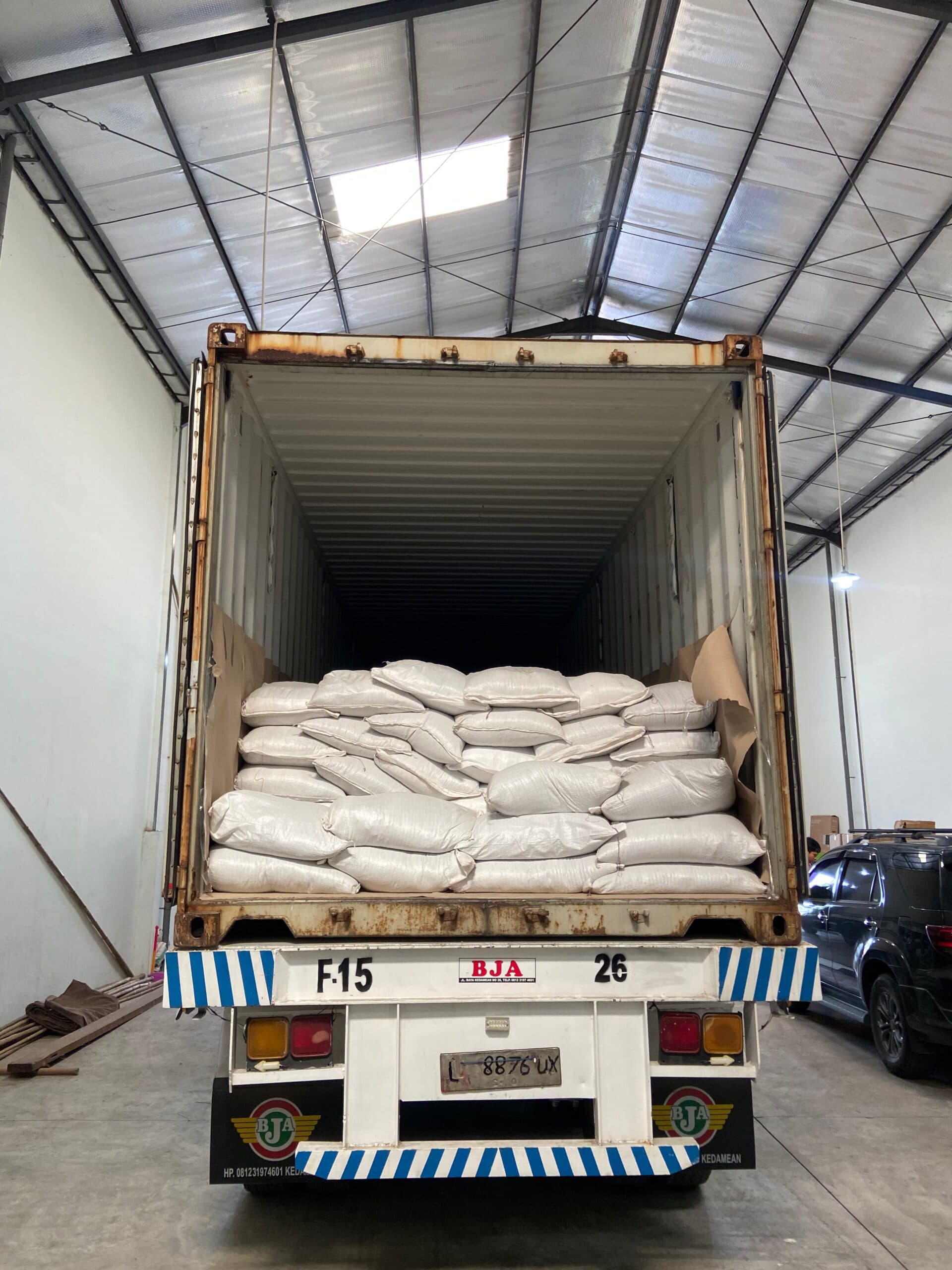 Black pepper loading to container